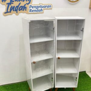 Lemari kaca retro single minimalis modern bebas debu Lemari pajangan retro single kaki kayu kokoh Lemari kaca retro single untuk memajang koleksi berharga Lemari kaca minimalis retro finishing stiker elegan Lemari kaca retro single multipleks semi meranti estetik