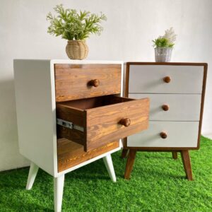 Nakas tiga laci jati belanda finishing plitur dan duco Nakas vintage modern tiga laci dengan rel tarikan rapi Nakas kayu jati belanda 3 laci multifungsi minimalis Nakas tiga laci jati belanda estetik untuk ruang tamu Nakas tiga laci konsep vintage modern pre-order 7 hari