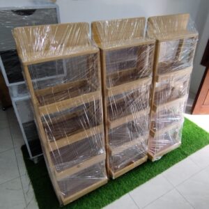 Rak display jati belanda kokoh finishing glossy plitur halus Rak display minimalis jati belanda untuk pajangan estetik Rak display kayu jati belanda serbaguna dan elegan Rak pajangan jati belanda kokoh mempercantik ruangan Rak display jati belanda pre-order 10–15 hari minimalis